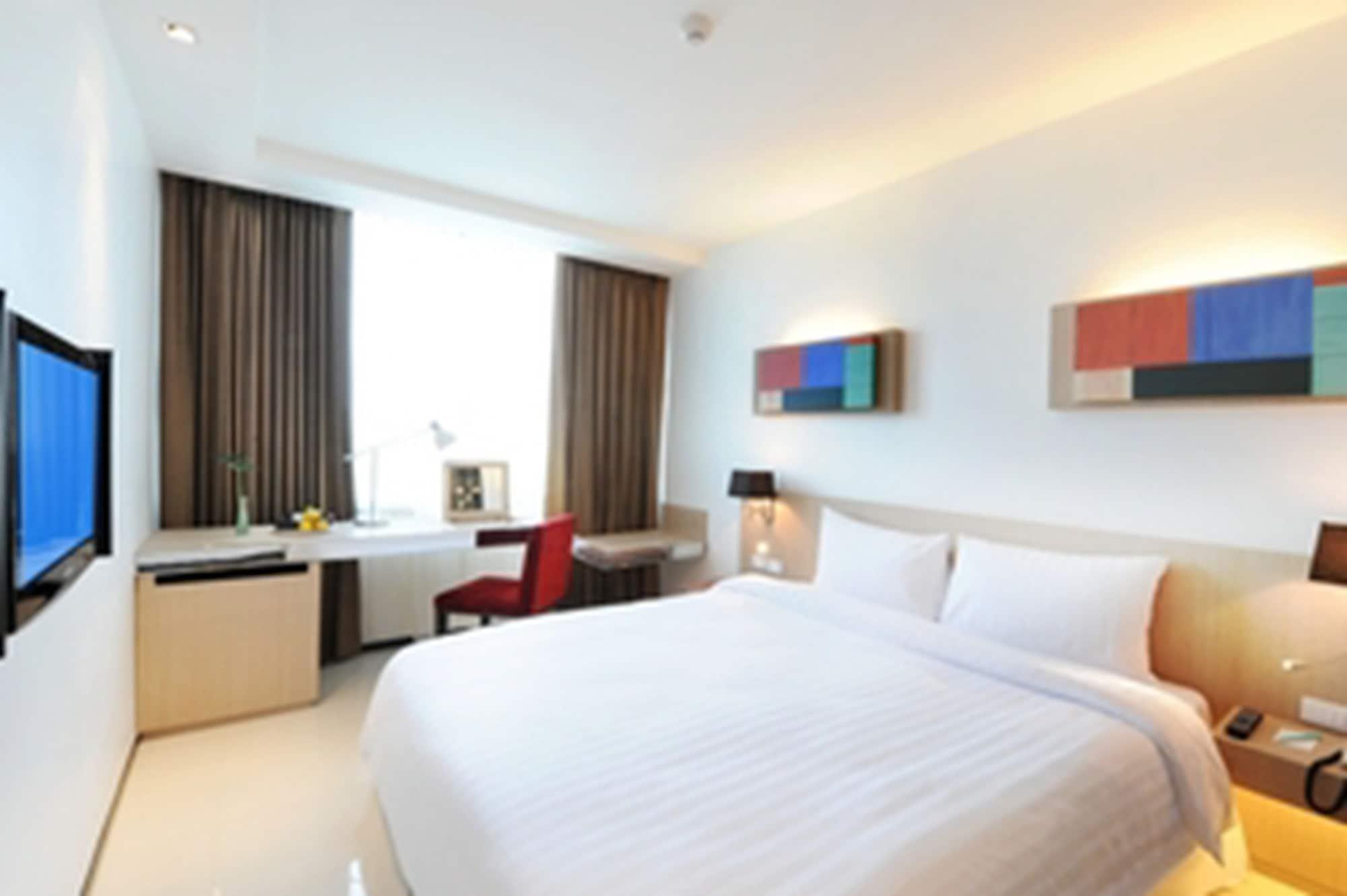 Vic 3 Bangkok Hotel Buitenkant foto
