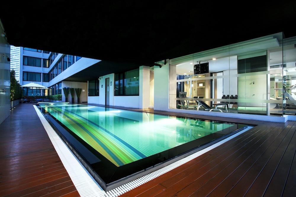 Vic 3 Bangkok Hotel Buitenkant foto