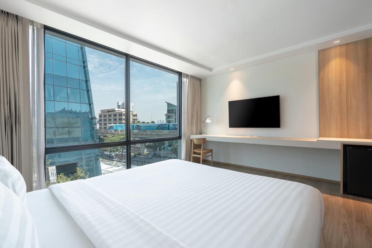 Vic 3 Bangkok Hotel Buitenkant foto