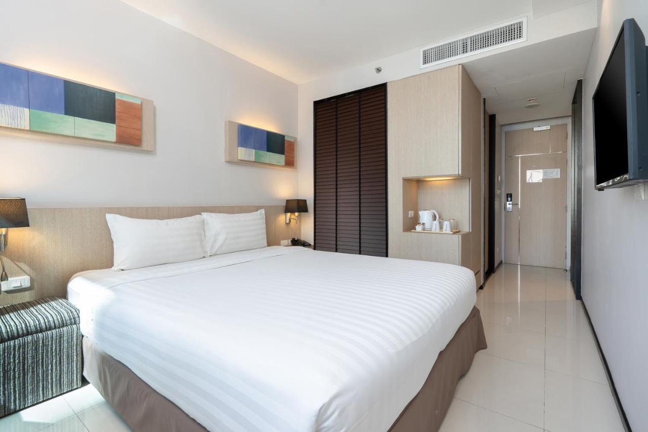 Vic 3 Bangkok Hotel Buitenkant foto