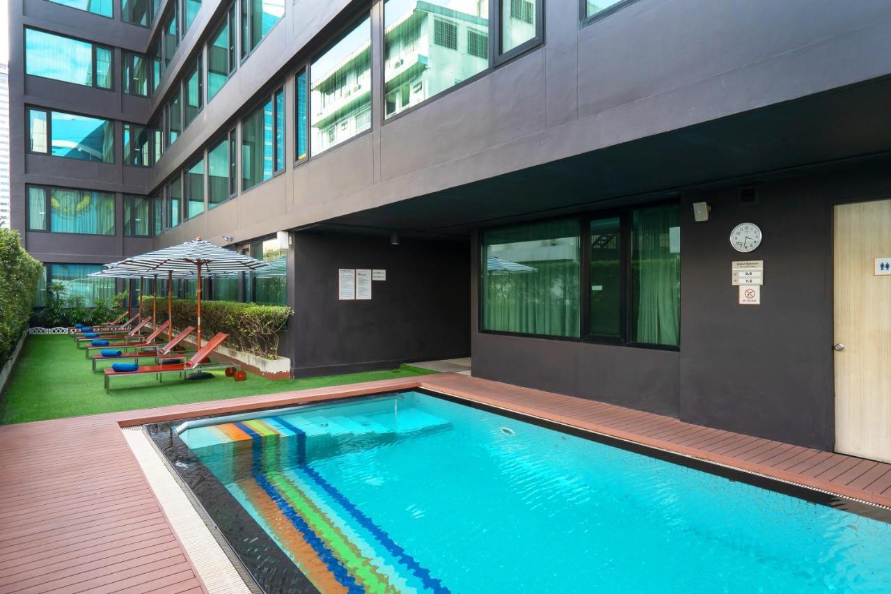 Vic 3 Bangkok Hotel Buitenkant foto