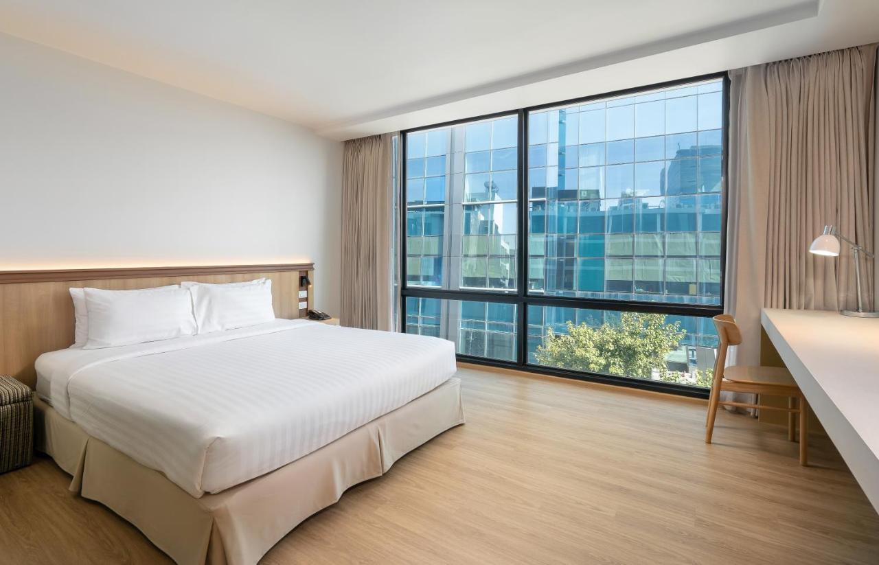 Vic 3 Bangkok Hotel Buitenkant foto