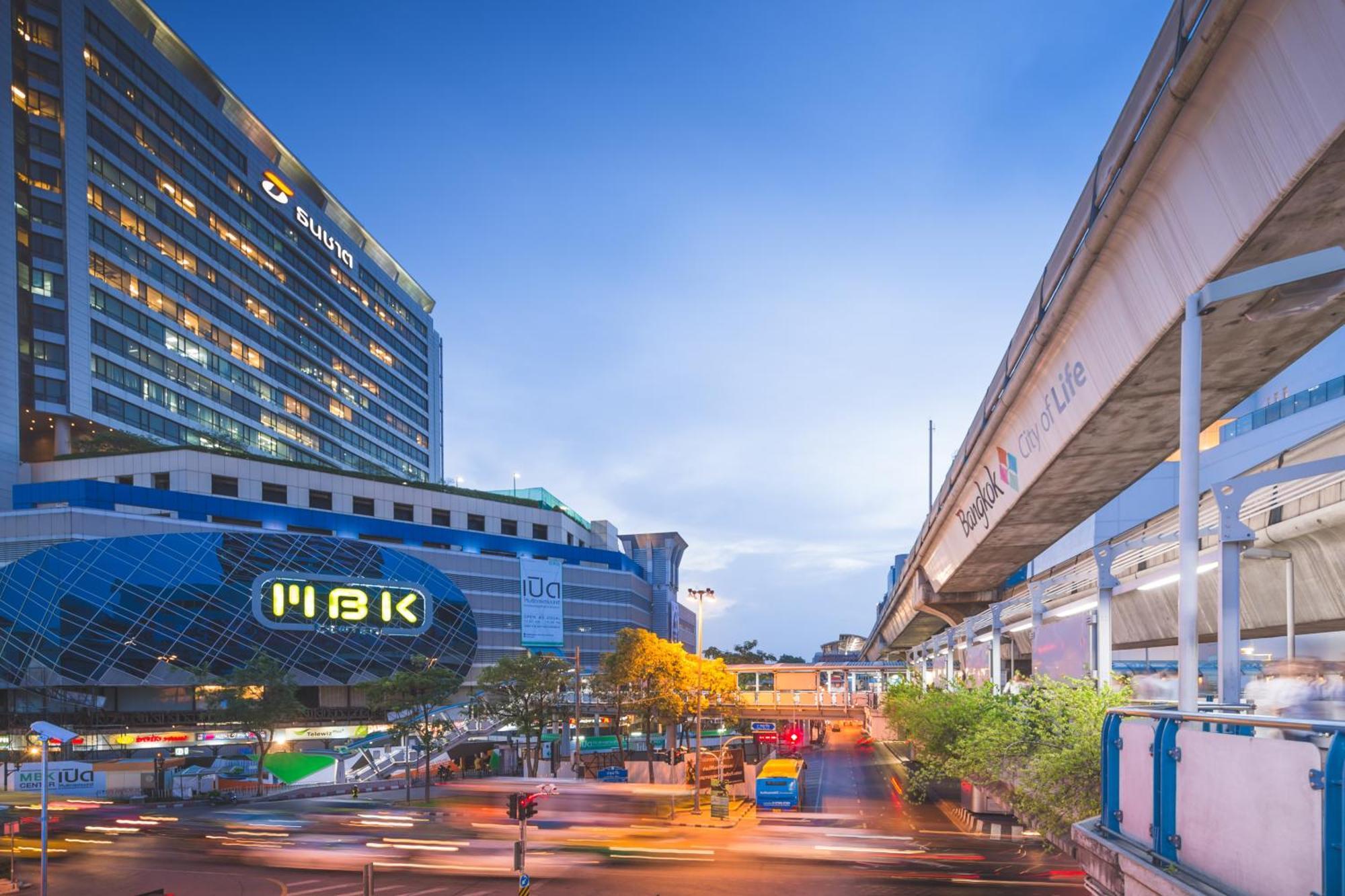 Vic 3 Bangkok Hotel Buitenkant foto