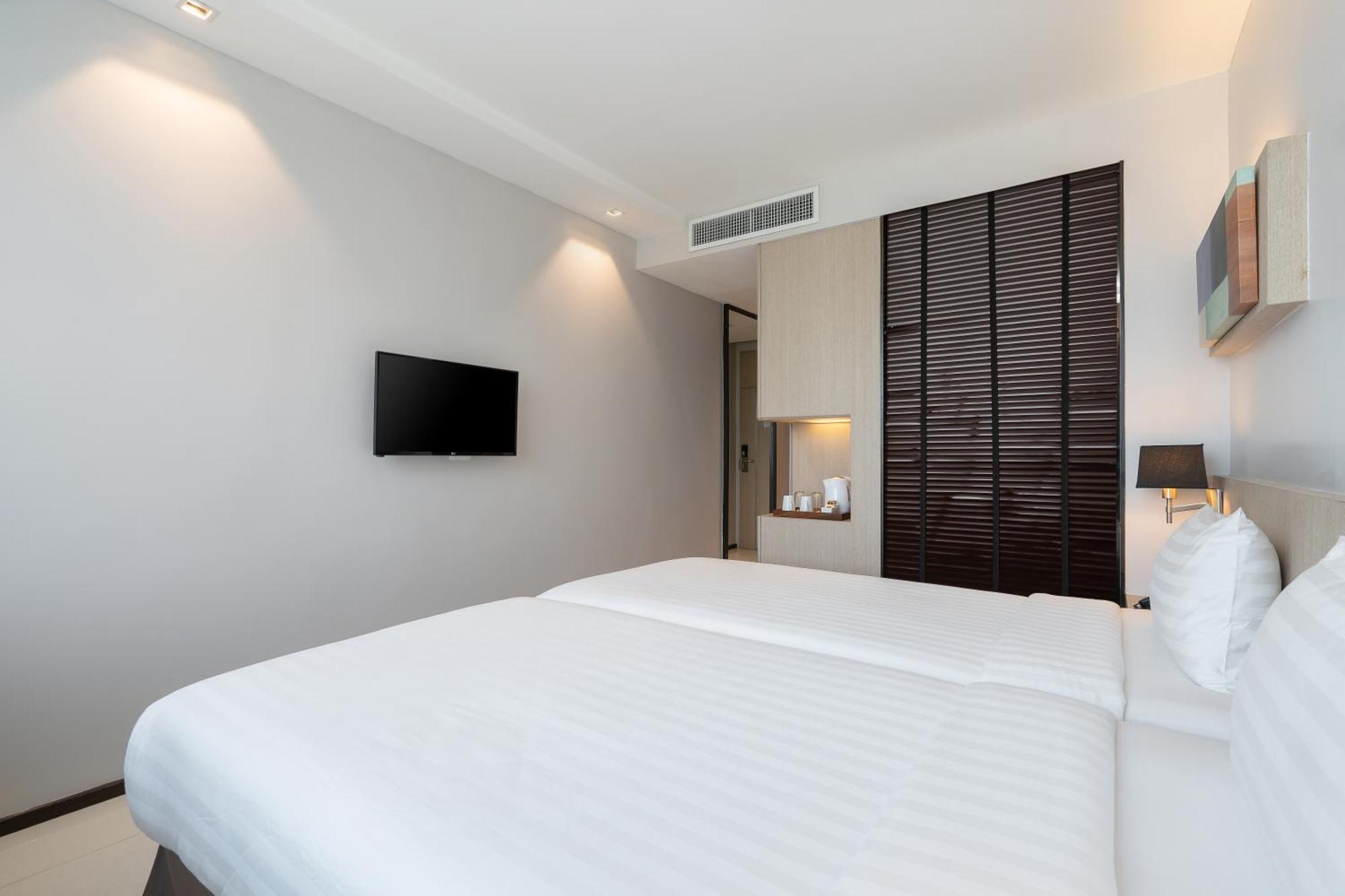 Vic 3 Bangkok Hotel Buitenkant foto