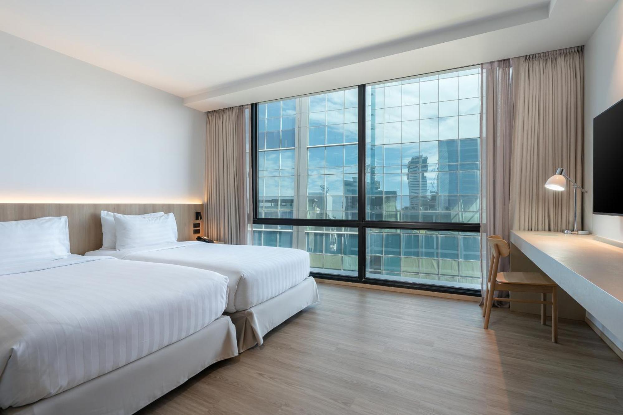 Vic 3 Bangkok Hotel Buitenkant foto