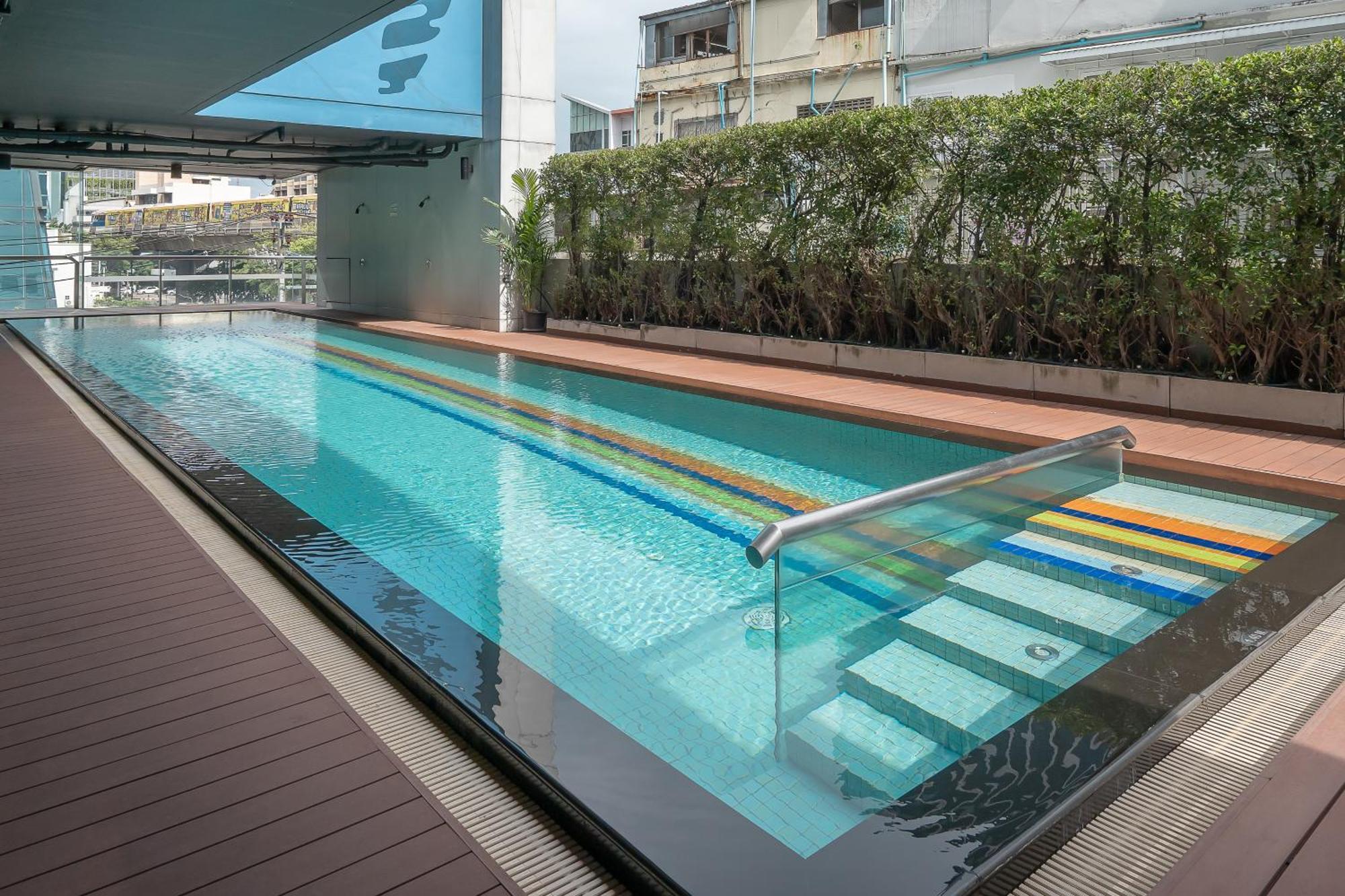 Vic 3 Bangkok Hotel Buitenkant foto