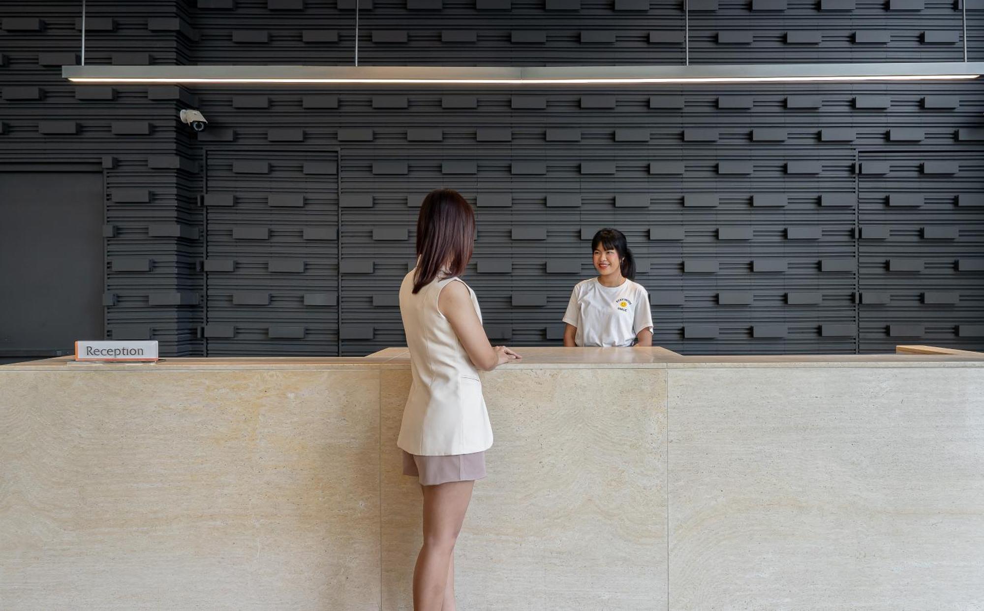 Vic 3 Bangkok Hotel Buitenkant foto