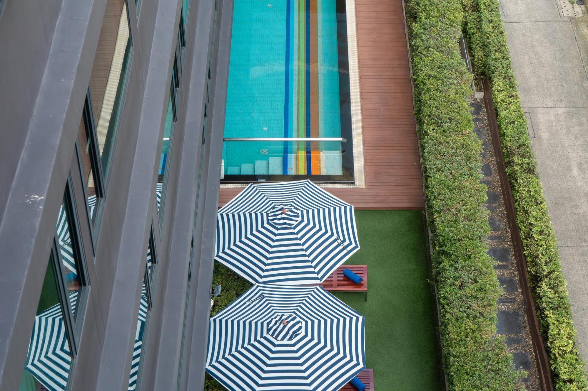 Vic 3 Bangkok Hotel Buitenkant foto