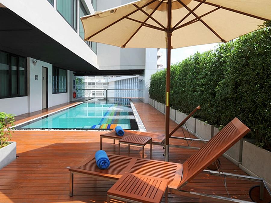Vic 3 Bangkok Hotel Buitenkant foto